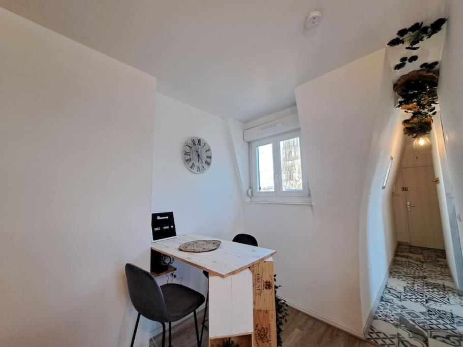 Faro, Vue Sur La Cathedrale Apartment Reims Exterior photo